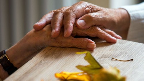 Verträge, Vollmachten, Verantwortung: Was tun bei Demenz?