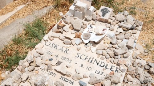 Spielberg erklärt Friedhofs-Szene in "Schindlers Liste"