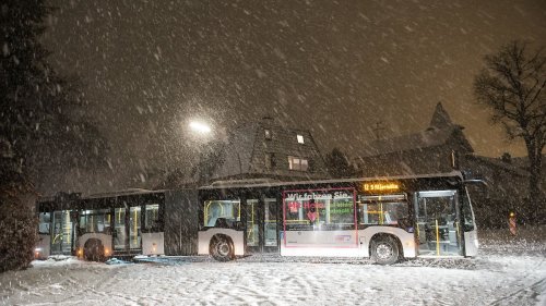 Hamburgs Hauptbahnhof wegen Schnee gesperrt