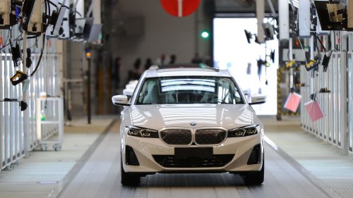 Deutsche Autobauer zögern beim Umstieg auf E-Mobilität