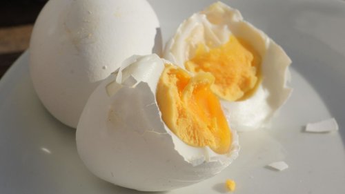 Wie sich gekochte Eier am besten schälen lassen