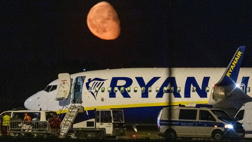 Linienflieger muss am BER notlanden