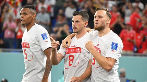 Schweiz nach Spektakel gegen Serbien im Achtelfinale 
