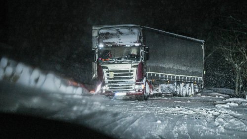 Schnee und Eis sorgen im Süden für Verkehrschaos