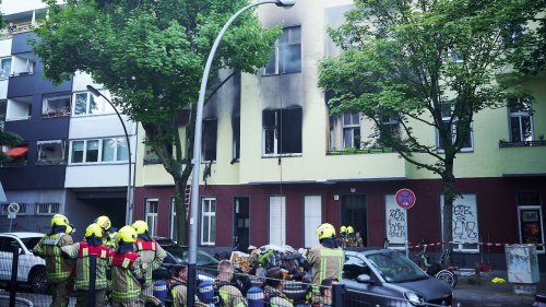 Acht Schwerverletzte nach Wohnungsbrand in Berlin