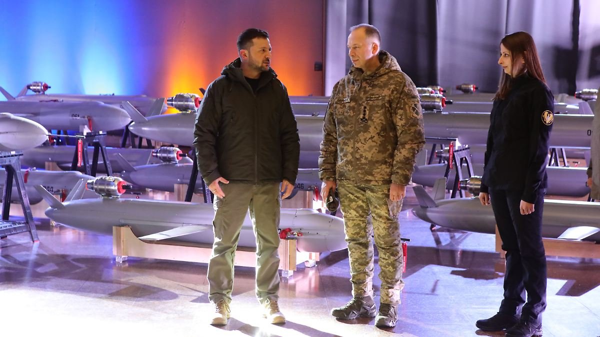 Selenskyj: Neue Kampfdrohne kann Ziele in Sibirien treffen