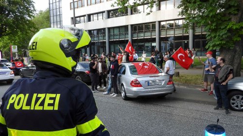 In Stuttgart eskaliert Gewalt zwischen feiernden Türken