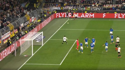 Italien-Trainer erhält für deutsches Jahrhunderttor den Goldenen Tapir