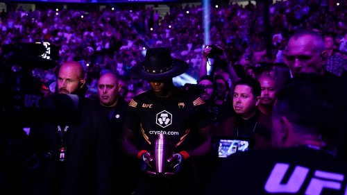 Adesanya wird in UFC-Titelkampf zum "Undertaker"