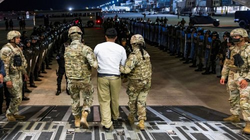 US-Bundesrichterin erlaubt Abschiebungen per Kriegsgesetz 