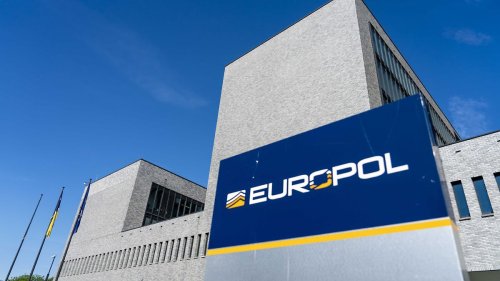 Europol zerschlägt internationalen Waffenschmuggler-Ring