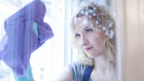 Streifenfreie Scheiben: So geht man beim Fensterputzen vor