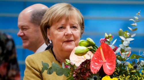 Merkel bleibt beliebteste Politikerin vor Scholz
