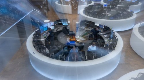 Bundestag winkt Schuldenpaket durch - Dax bleibt grün