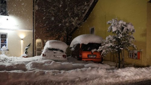 Kräftige Schneefälle sorgen für Chaos in Bayern