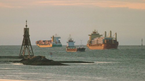In der Nordsee stauen sich Containerriesen 