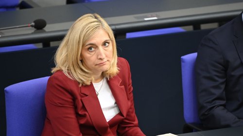 Gesundheitsministerin fordert vom Bund Milliardenspritze