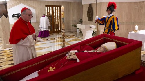 Vatikan veröffentlicht Foto von totem Papst Franziskus