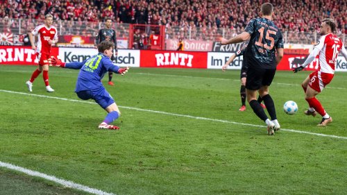 Urbigs bitterer Patzer kostet FC Bayern den Sieg