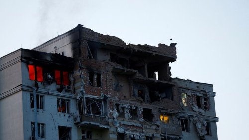Kiewer Hochhaus brennt nach Drohnenattacke
