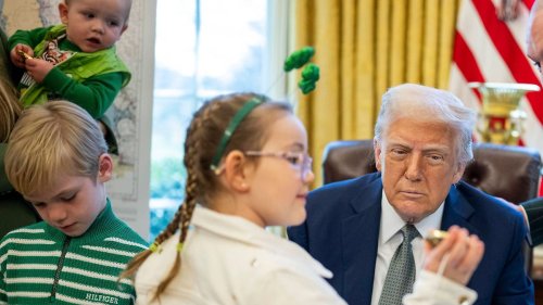 Hier Donald, hast Du ein Bonbon. Sag schön Danke.