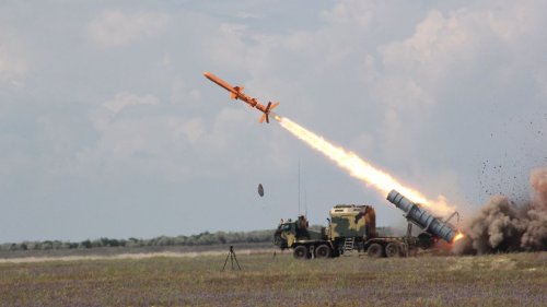 Selenskyj meldet Einsatz neuer Langstreckenrakete