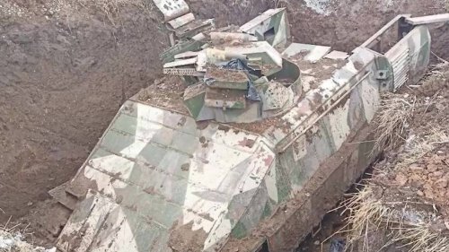 Russen graben ukrainischen "Monster-Panzer" aus