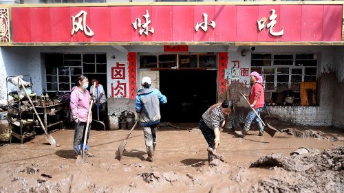 Sturzflut in China reißt 16 Menschen in den Tod