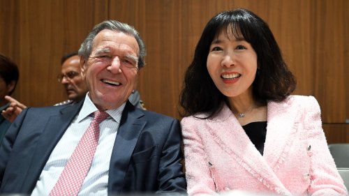 Gerhard Schröder nach Burnout zurück in der Öffentlichkeit