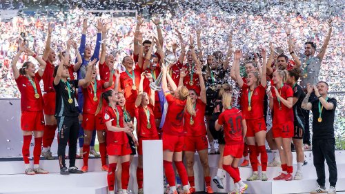 Schüller-Hattrick beschert Bayerns Fußballerinnen das Double