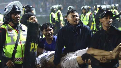 Mehr als 120 Tote nach Fußballspiel in Indonesien