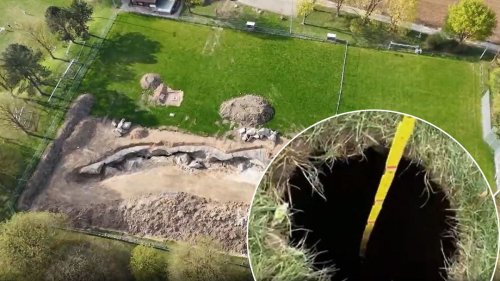 Loch auf Fußballplatz führt zu 150 Jahre alter Ruine