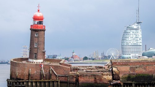 Leuchtturm in Bremerhaven droht umzustürzen