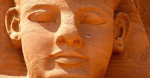 Lockt tausende Besucher an: Was es mit dem Sonnenwunder in Ägypten auf sich hat