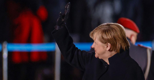 Merkel ruft zum Abschied zum Kampf für Demokratie auf