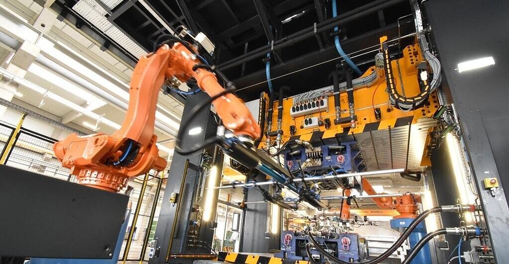 Weba: Expansion, aber teilweise Vier-Tage-Woche