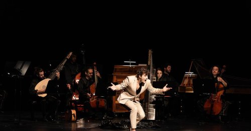 Jakub Jozef Orlinski tanzte im Linzer Musiktheater mit seiner Stimme und auf den Händen
