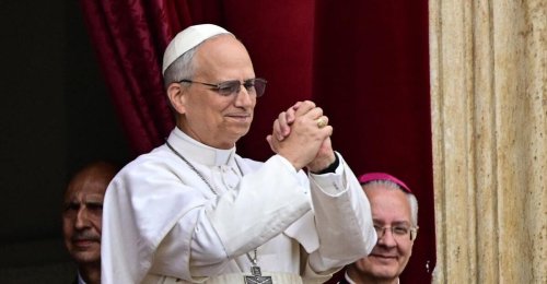 Papst brach Protokoll und umarmte seinen älteren Bruder