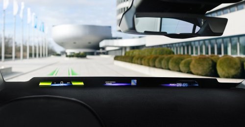 Head-up-Display quer über Scheibe bei BMW