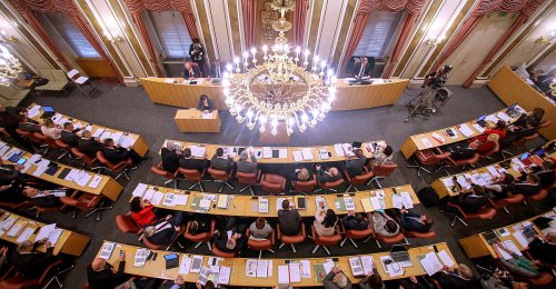 Landtag: Der Kampf ums Budget und eine neue Chataffäre