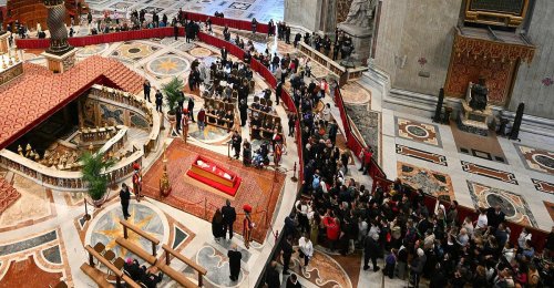 250.000 Menschen nahmen Abschied von Franziskus, Van der Bellen in Rom