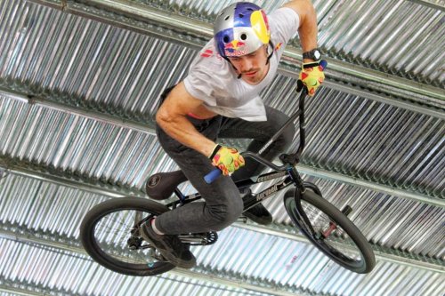 Kenneth Tencio voló a la final de la Copa Mundial de BMX