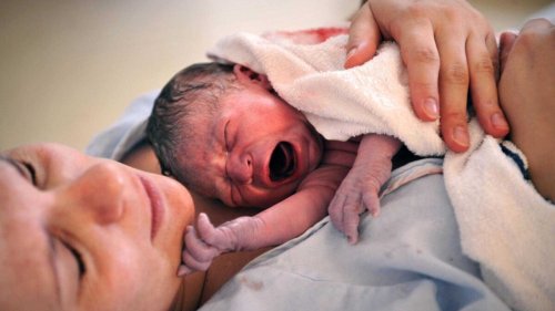 Новые отношения значительно повысили намерения женщины родить ребенка