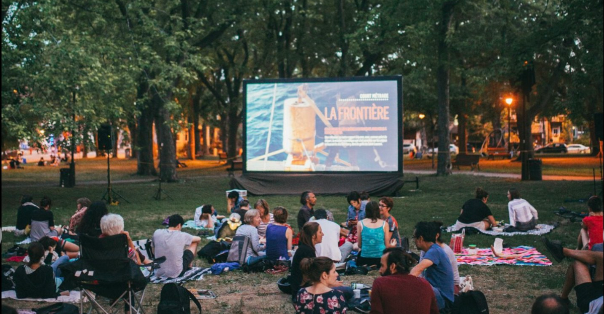 Tu peux regarder des films sous les étoiles gratuitement cet été à Montréal