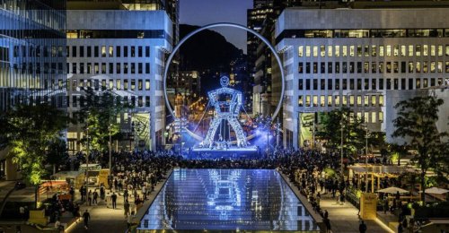Des spectacles de cirque GRATUITS sur un géant de 52 pieds débarquent à Montréal cet été