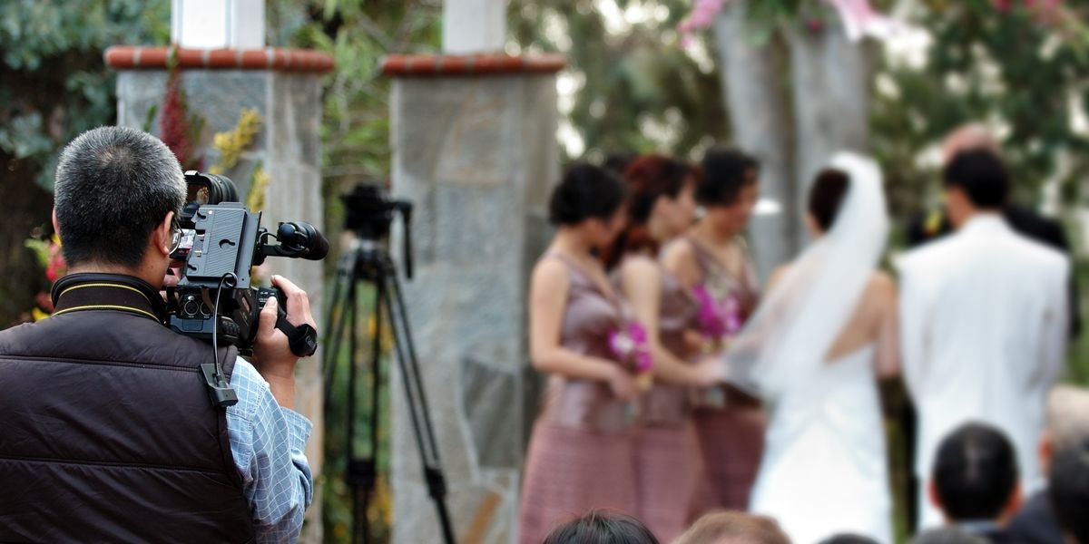 A Bride Demanded Her Guests Dress Like Bridesmaids & People Are Calling Out Her Dress Code​