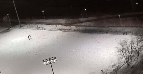 A Toronto Man Proposed To His GF In The Snow But A Huge Spelling Mistake Was Made