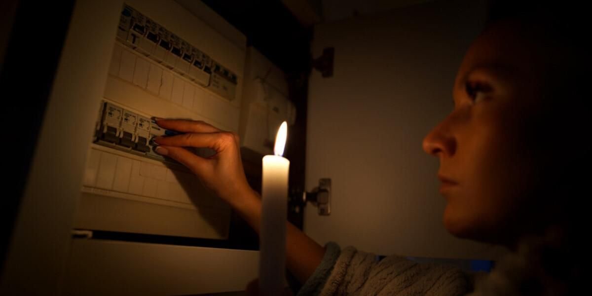The Power Is Out For Thousands In The US & Canada & Here's How To Stay Warm Without It