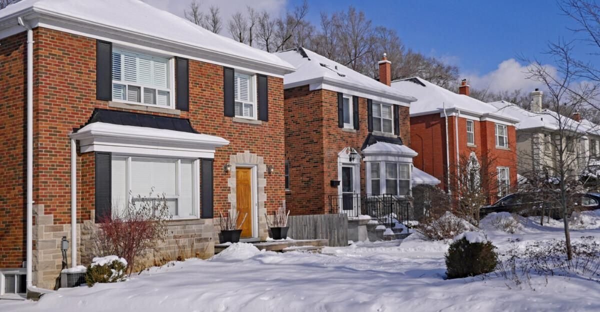 Chute historique de l'immobilier au Québec : Un courtier remet les pendules à l'heure