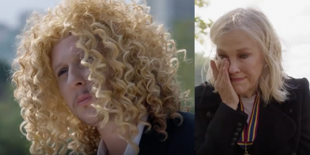 Patrick From 'Schitt's Creek' Serenaded Catherine O'Hara For An Award She Totally Lost it
